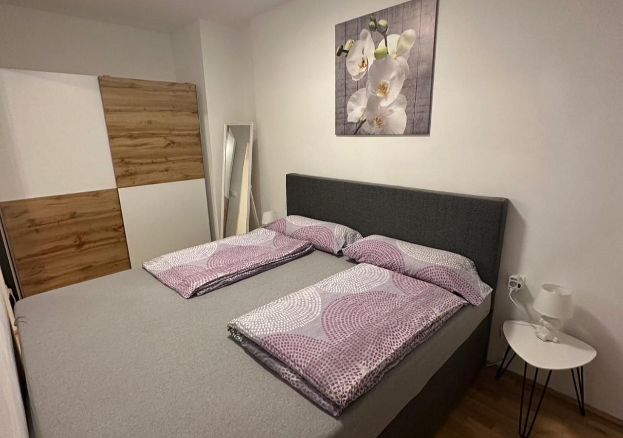 Cozy Two-room Near Vic Viena