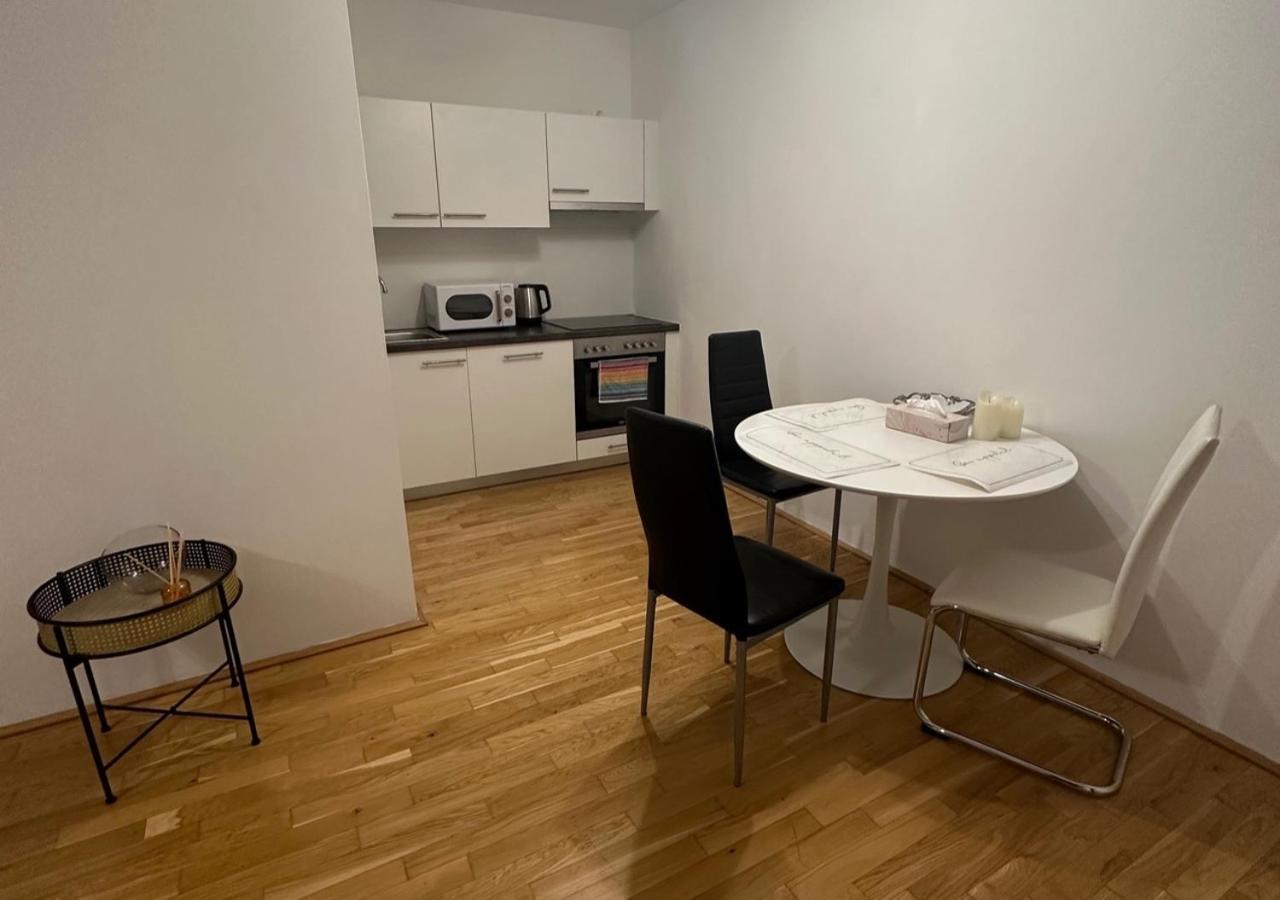 Cozy Two-room Near Vic Apartamento Viena